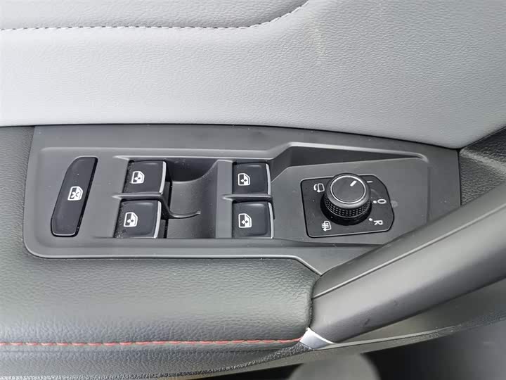 Фото 9 - Volkswagen Tiguan L Hybrid