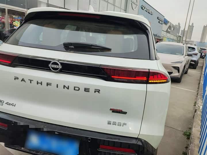 Фото 7 - Nissan Pathfinder