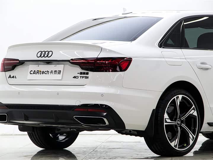 Фото 8 - Audi A4L