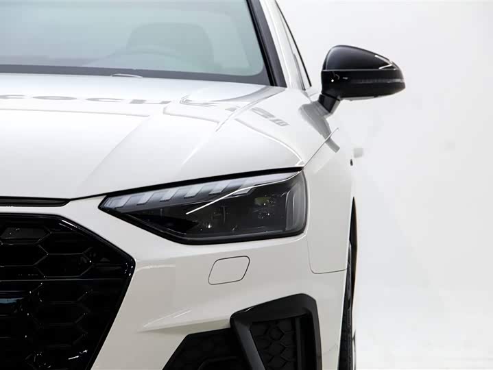 Фото 9 - Audi A4L