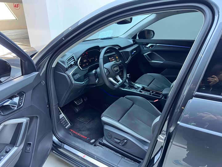 Фото 9 - Audi Q3