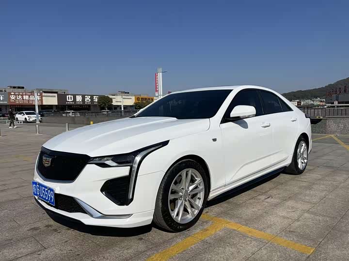 Фото 1 - Cadillac CT4