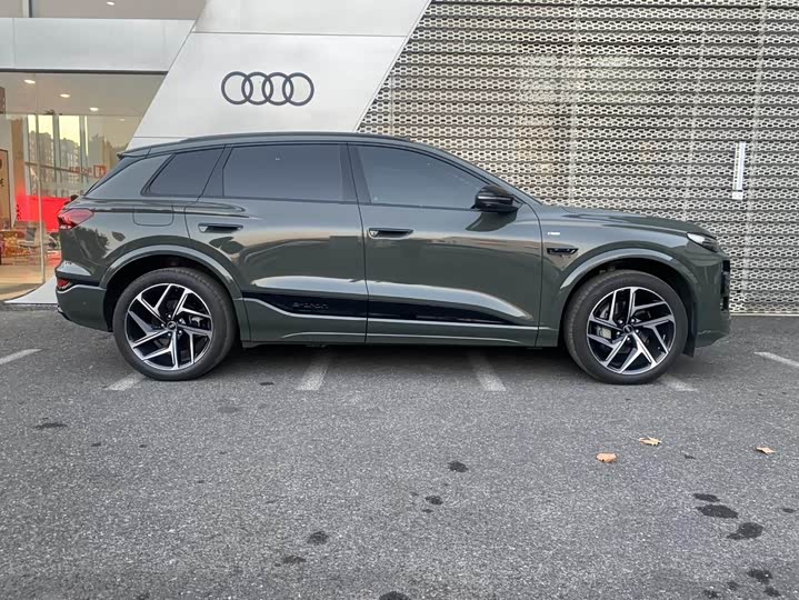 Фото 3 - Audi Q6L e-tron