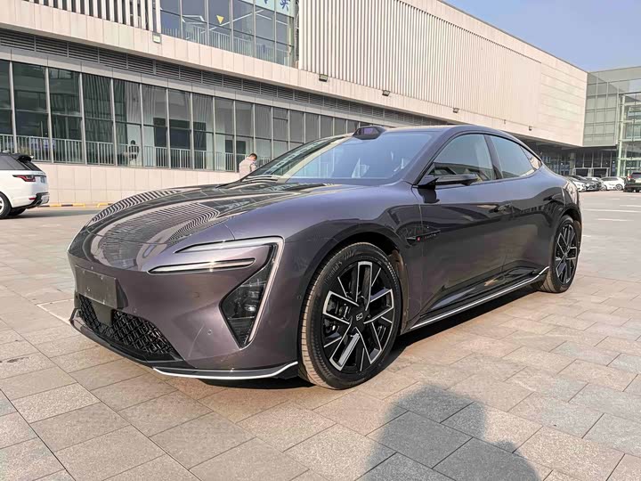 Фото 1 - Avatr 06