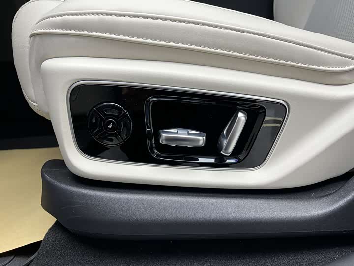 Фото 9 - LiXiang L7