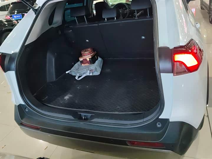 Фото 4 - Toyota RAV4