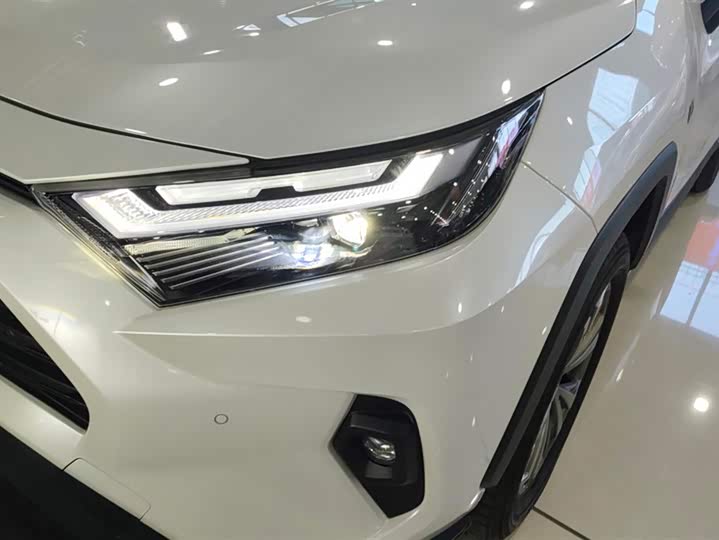 Фото 5 - Toyota RAV4