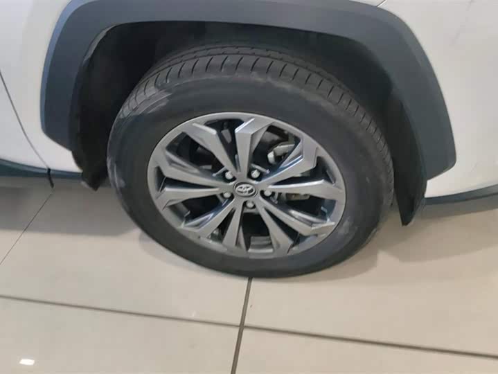 Фото 6 - Toyota RAV4