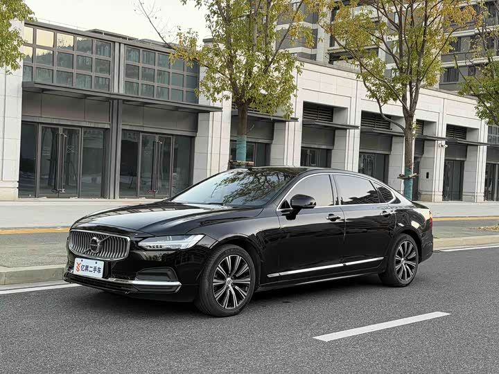 Фото 1 - Volvo S90