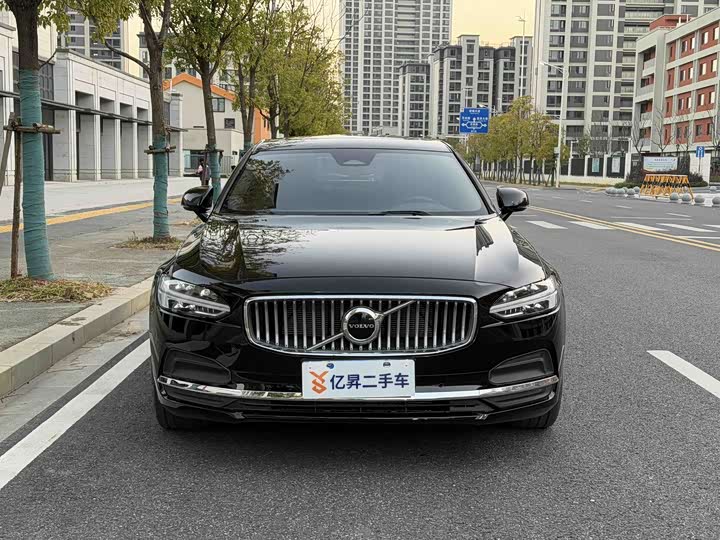 Фото 2 - Volvo S90