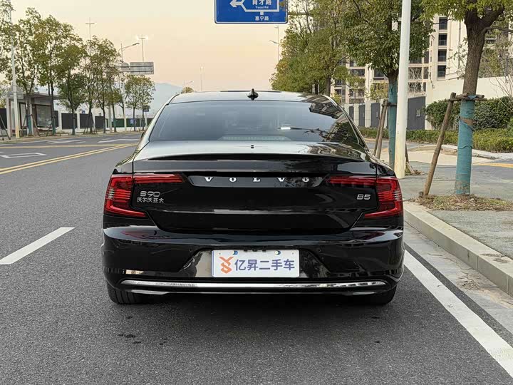 Фото 3 - Volvo S90