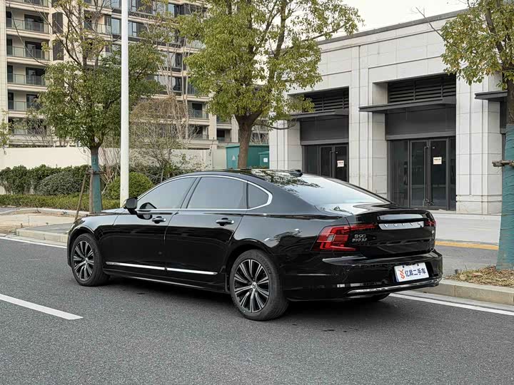 Фото 4 - Volvo S90