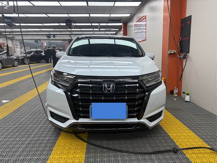 Фото 2 - Honda Elysion