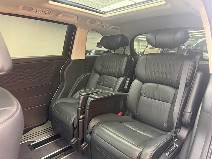 Фото 9 - Honda Elysion