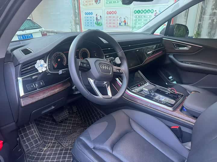 Фото 4 - Audi Q7