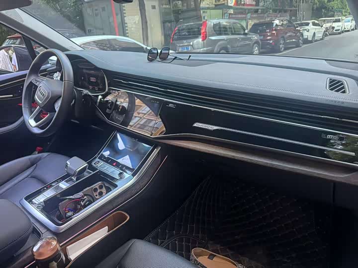 Фото 6 - Audi Q7