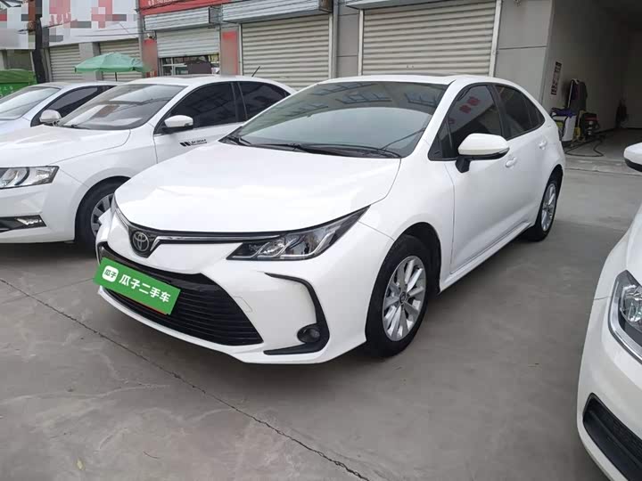 Фото 2 - Toyota Corolla