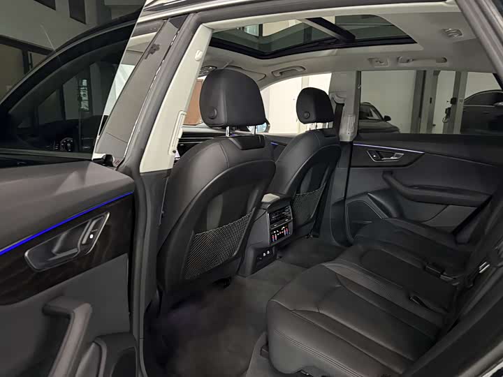 Фото 9 - Audi Q8