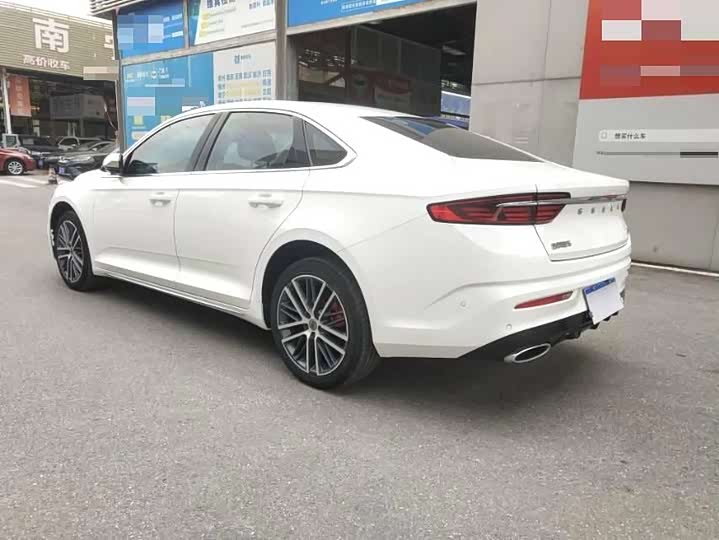 Фото 7 - Geely Preface