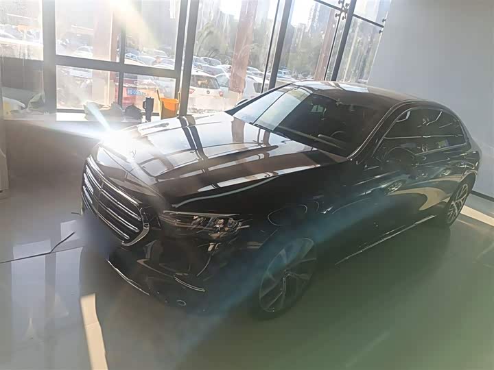 Фото 5 - Mercedes-Benz E-Class