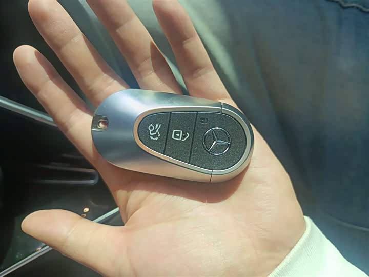 Фото 9 - Mercedes-Benz E-Class