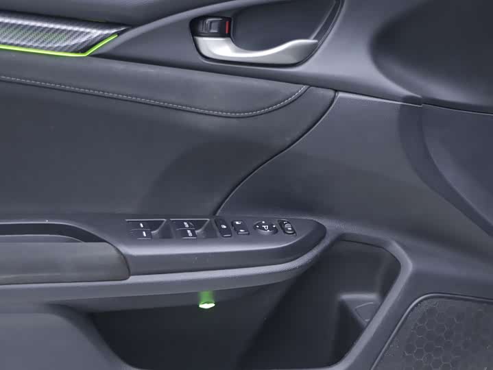 Фото 4 - Honda Civic