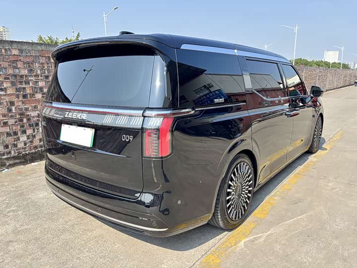 Фото 4 - Zeekr 009