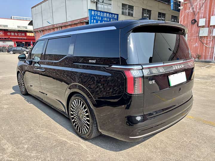 Фото 6 - Zeekr 009