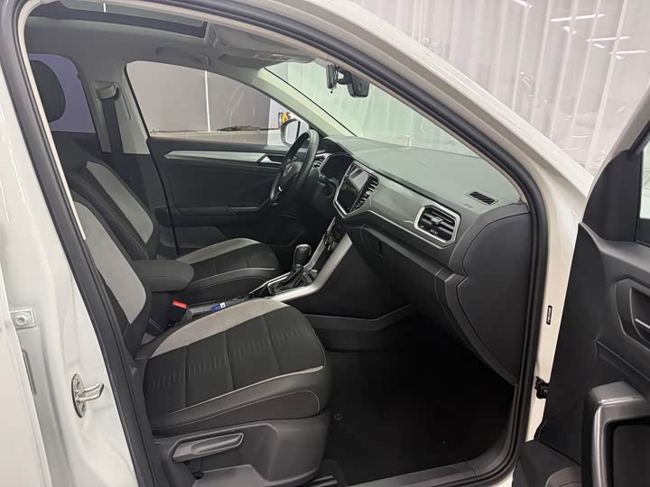 Фото 8 - Volkswagen T-Roc