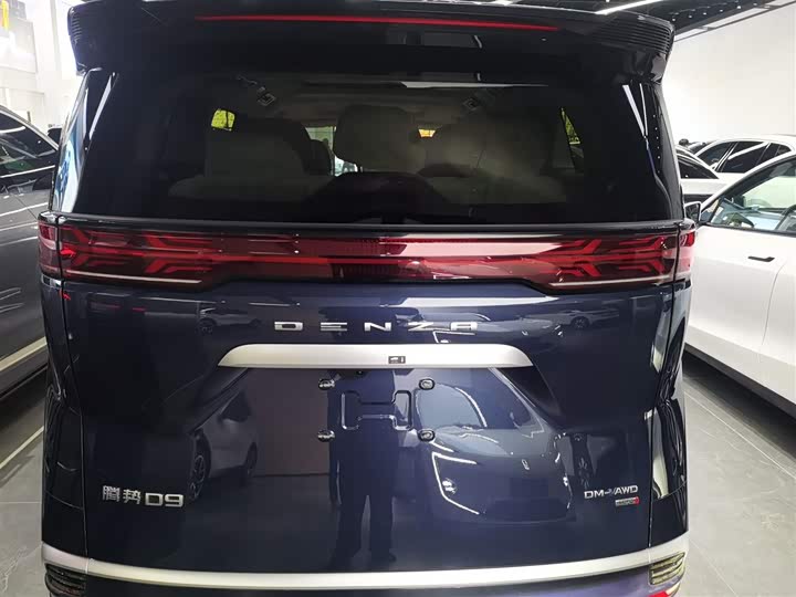 Фото 6 - Denza D9