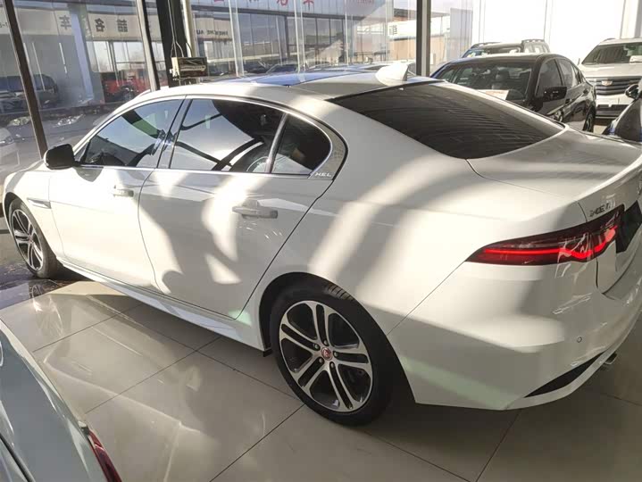 Фото 5 - Jaguar XE L