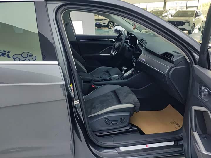 Фото 8 - Audi Q3