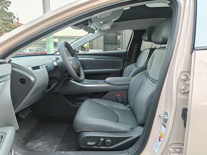 Фото 5 - XPeng Mona M03