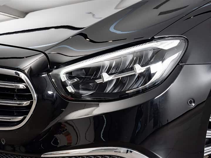 Фото 4 - Mercedes-Benz E-Class