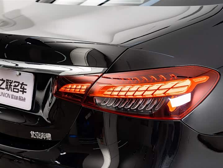 Фото 9 - Mercedes-Benz E-Class