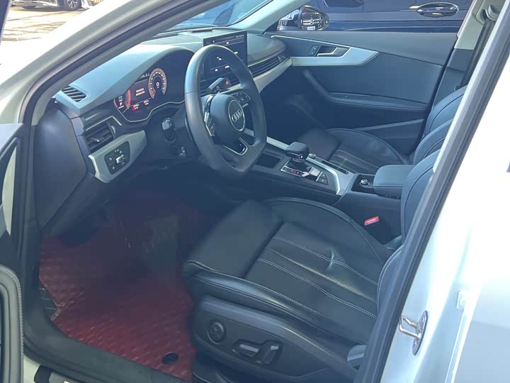 Фото 4 - Audi A4L