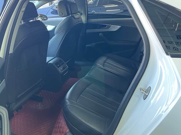 Фото 6 - Audi A4L