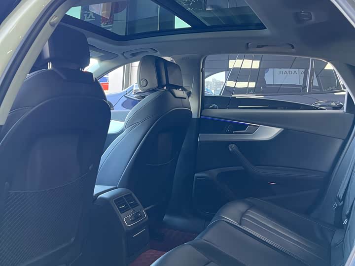 Фото 9 - Audi A4L