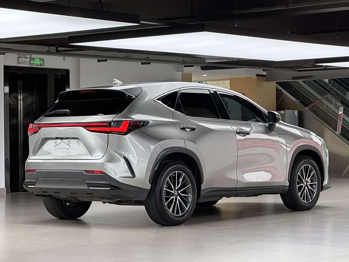 Фото 3 - Lexus NX