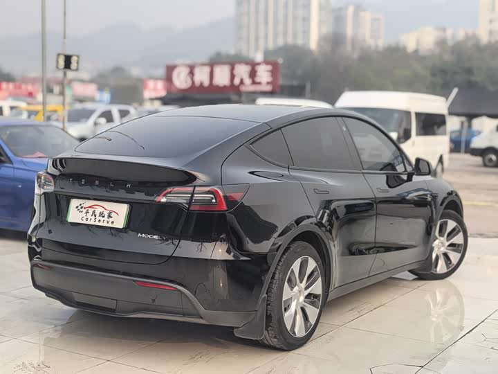Фото 3 - Tesla Model Y