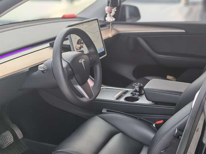 Фото 6 - Tesla Model Y