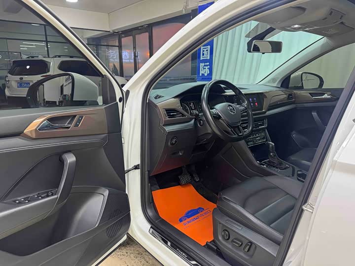 Фото 7 - Volkswagen Tharu