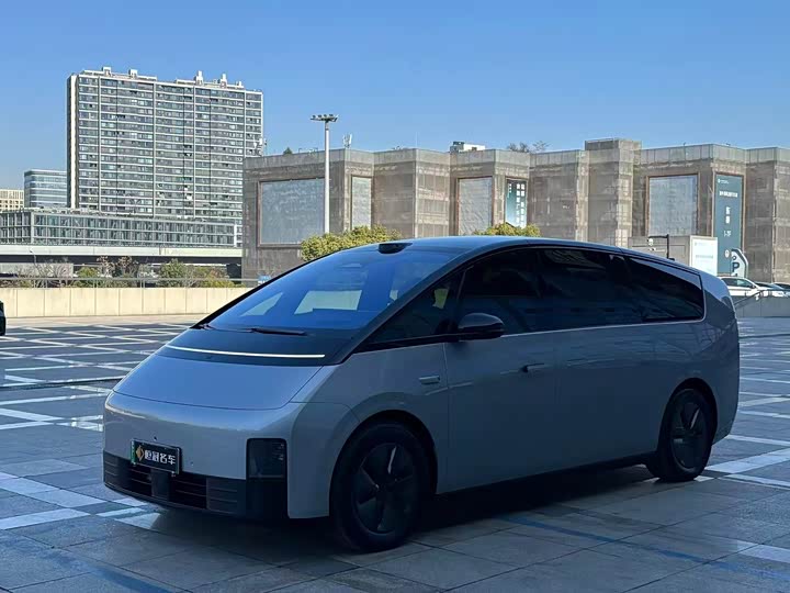 Фото 1 - LiXiang Mega