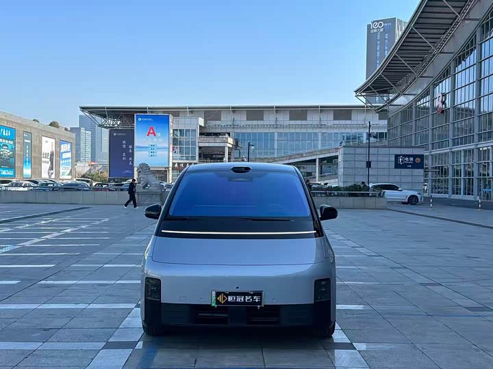 Фото 2 - LiXiang Mega