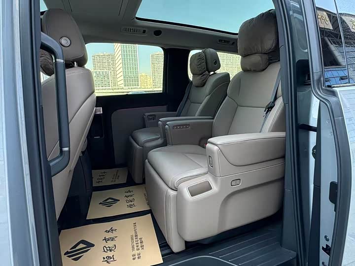 Фото 7 - LiXiang Mega