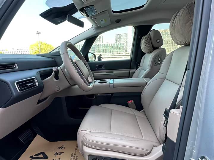 Фото 8 - LiXiang Mega