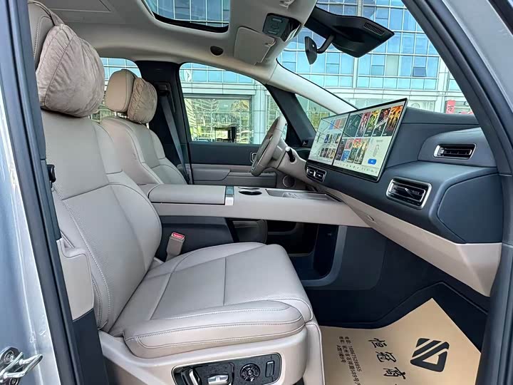 Фото 9 - LiXiang Mega