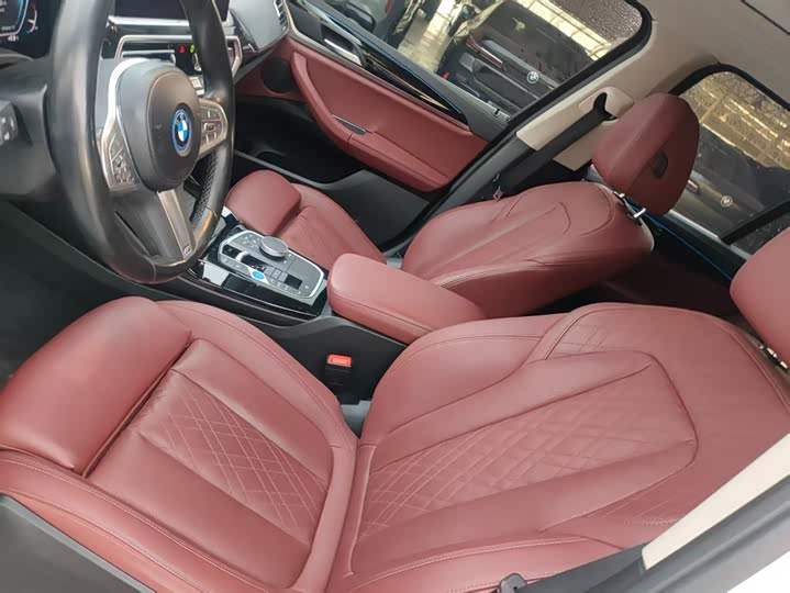 Фото 8 - BMW iX3