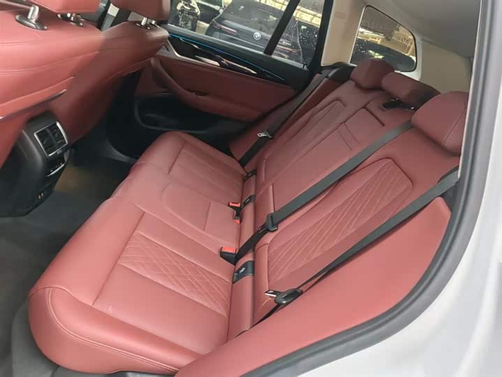 Фото 9 - BMW iX3