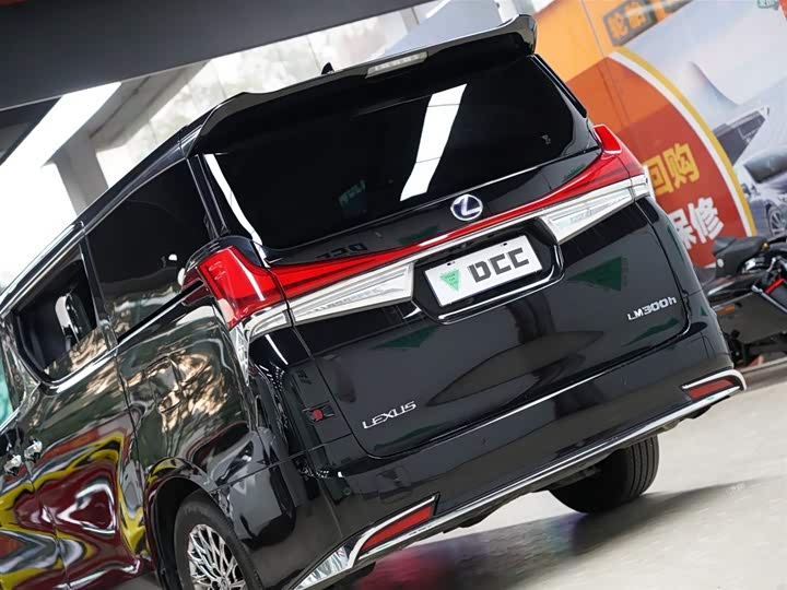 Фото 3 - Lexus LM